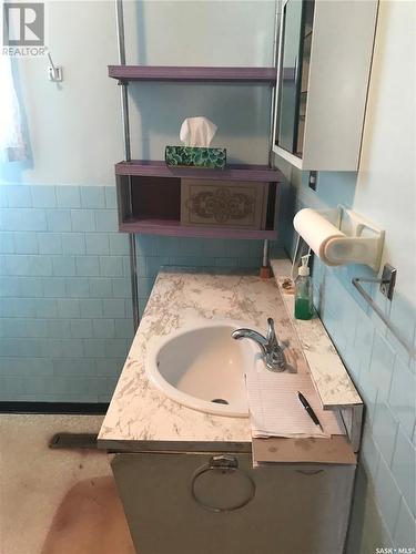 312 7Th Avenue W, Rosetown, SK - Indoor Photo Showing Bathroom