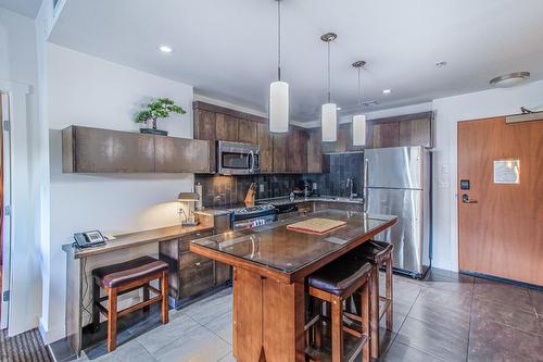 208 - 400 Stemwinder Drive, Kimberley, BC - Indoor Photo Showing Kitchen With Upgraded Kitchen