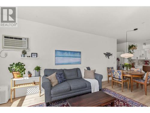 778 Rutland Road N Unit# 204, Kelowna, BC - Indoor Photo Showing Living Room
