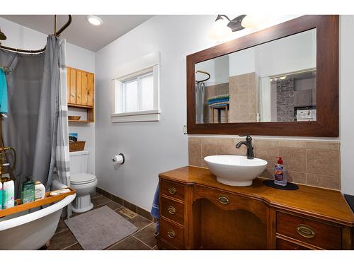 506 Ross Street, Kimberley, BC - Indoor Photo Showing Bathroom