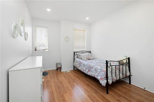 24 Moore Crescent, Ancaster, ON - Indoor Photo Showing Bedroom