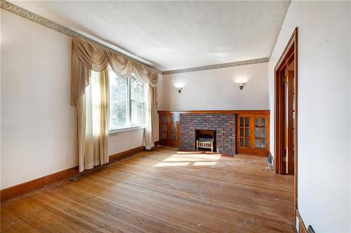 541 Basswood Place, Winnipeg, MB - Indoor With Fireplace