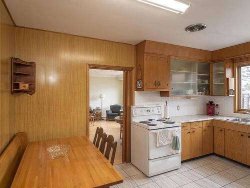 400 Heather Crescent, Thunder Bay, ON - Indoor Photo Showing Kitchen