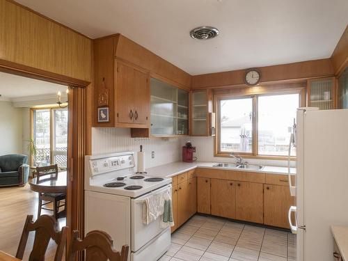 400 Heather Crescent, Thunder Bay, ON - Indoor Photo Showing Kitchen With Double Sink