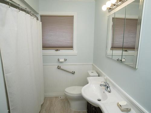 400 Heather Crescent, Thunder Bay, ON - Indoor Photo Showing Bathroom