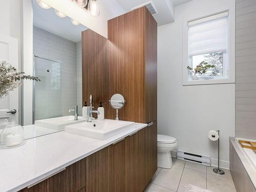 Bathroom - 5591 Rue Beaubien E., Montréal (Rosemont/La Petite-Patrie), QC - Indoor Photo Showing Bathroom