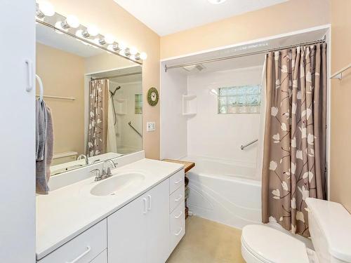 5223 Miller Rd, Duncan, BC - Indoor Photo Showing Bathroom