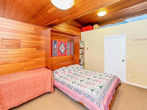 5223 Miller Rd, Duncan, BC - Indoor Photo Showing Bedroom