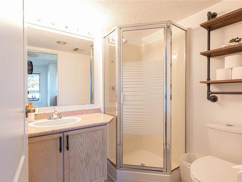 301-567 Townsite Rd, Nanaimo, BC - Indoor Photo Showing Bathroom
