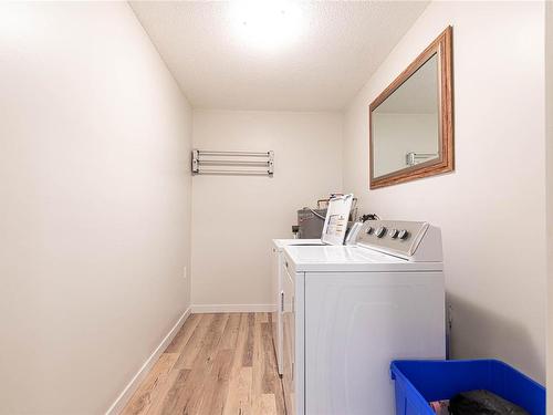 301-567 Townsite Rd, Nanaimo, BC - Indoor Photo Showing Laundry Room