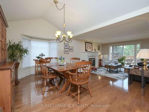 60 Renaissance Pt, New Tecumseth, ON - Indoor Photo Showing Dining Room
