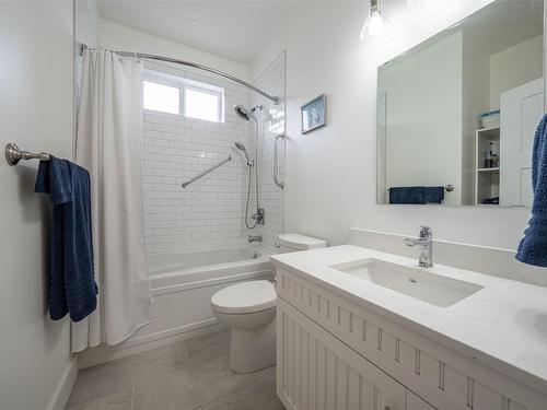 35-3805 Patten Drive, Armstrong, BC - Indoor Photo Showing Bathroom
