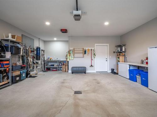 35-3805 Patten Drive, Armstrong, BC - Indoor Photo Showing Garage