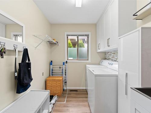 7-2595 Catherine Place, Armstrong, BC - Indoor Photo Showing Laundry Room