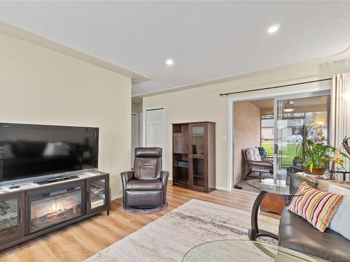 7-2595 Catherine Place, Armstrong, BC - Indoor Photo Showing Living Room