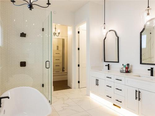 9567 Benchland Drive, Lake Country, BC - Indoor Photo Showing Bathroom