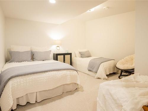 9567 Benchland Drive, Lake Country, BC - Indoor Photo Showing Bedroom