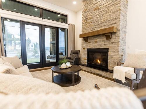 9567 Benchland Drive, Lake Country, BC - Indoor Photo Showing Living Room With Fireplace