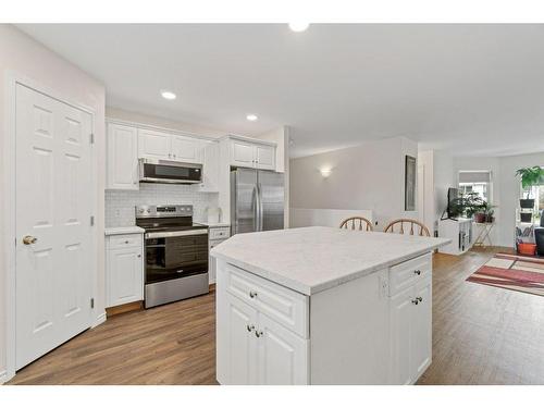 3481 8 Avenue, Salmon Arm, BC - Indoor Photo Showing Kitchen
