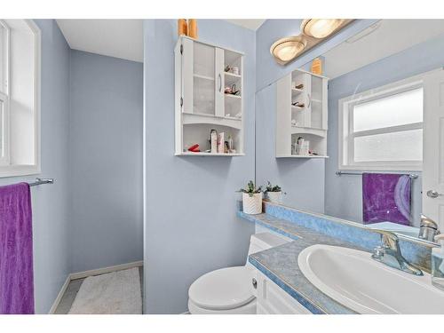 3481 8 Avenue, Salmon Arm, BC - Indoor Photo Showing Bathroom