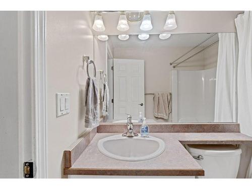 3481 8 Avenue, Salmon Arm, BC - Indoor Photo Showing Bathroom