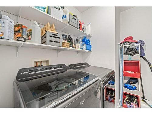 3481 8 Avenue, Salmon Arm, BC - Indoor Photo Showing Laundry Room