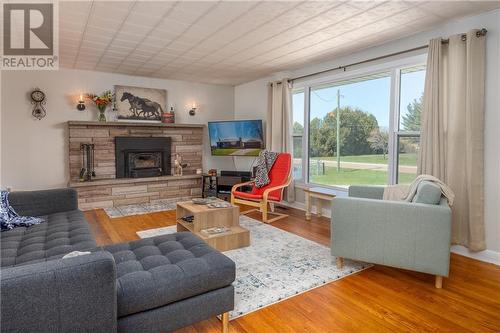 519 Chambers Road, Cardinal, ON - Indoor Photo Showing Living Room With Fireplace