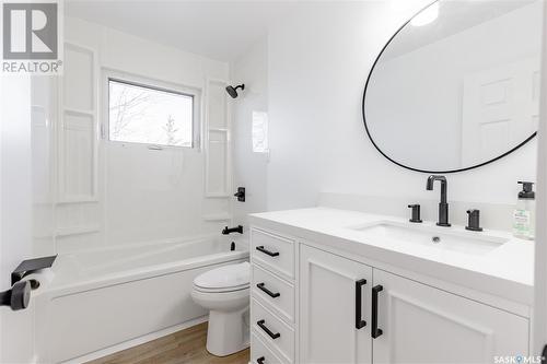 210 Wieler Avenue, Swift Current Rm No. 137, SK - Indoor Photo Showing Bathroom