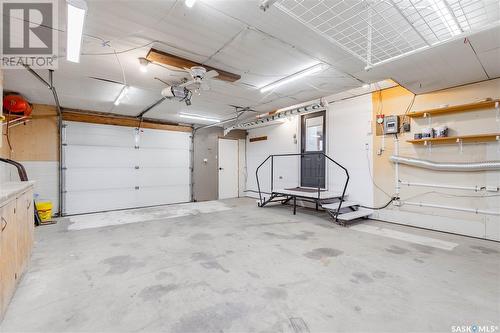 210 Wieler Avenue, Swift Current Rm No. 137, SK - Indoor Photo Showing Garage