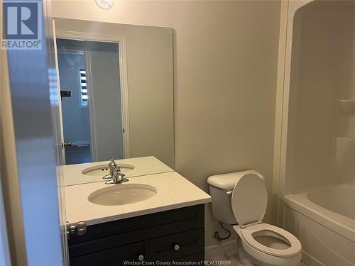 392 Hemlock Lane Unit# Upper, Lakeshore, ON - Indoor Photo Showing Bathroom