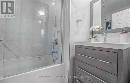 184 Mutual Street, Toronto, ON - Indoor Photo Showing Bathroom