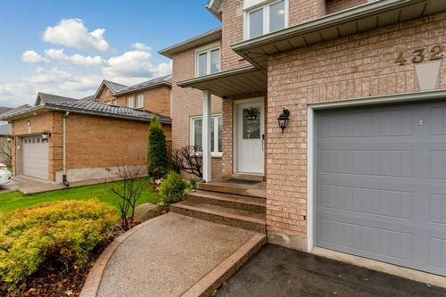Front entrance - 4326 Arejay Avenue, Beamsville, ON 