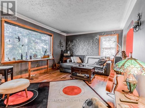 6 Ostrander Boulevard, Halton Hills, ON - Indoor Photo Showing Living Room