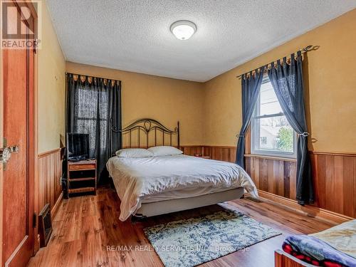 6 Ostrander Boulevard, Halton Hills, ON - Indoor Photo Showing Bedroom