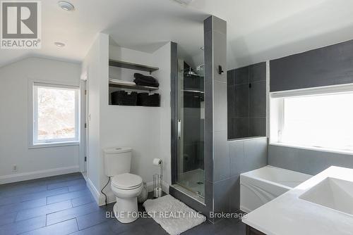 33 Wilson Avenue, London, ON - Indoor Photo Showing Bathroom