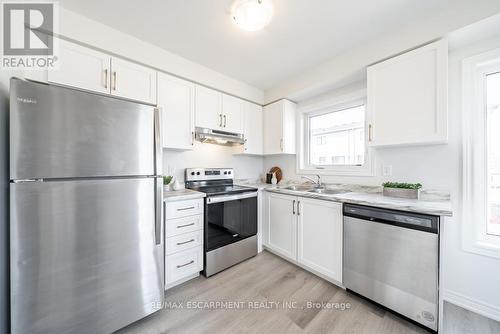 1 - 4 Radison Lane, Hamilton, ON - Indoor Photo Showing Kitchen With Stainless Steel Kitchen