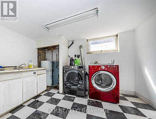 7807 Old Homestead Road, Georgina, ON - Indoor Photo Showing Laundry Room