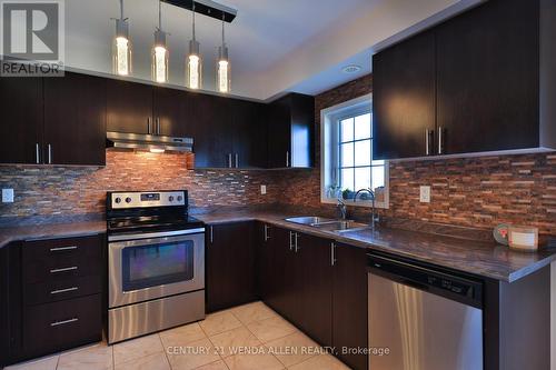 2456 Bromus Path, Oshawa, ON - Indoor Photo Showing Kitchen With Double Sink With Upgraded Kitchen