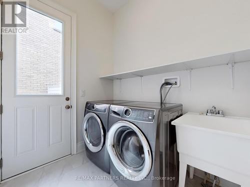 3 Read Street, Aurora, ON - Indoor Photo Showing Laundry Room