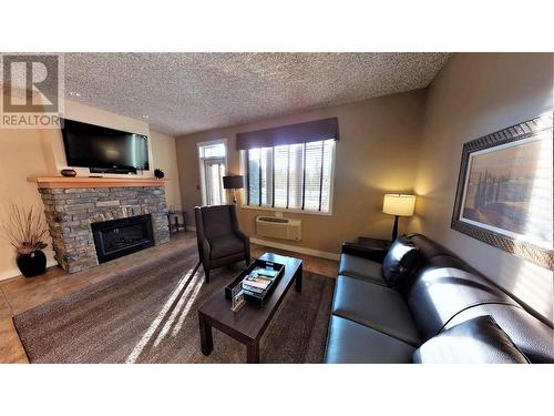 400 Bighorn Boulevard Unit# 415 N, Radium Hot Springs, BC - Indoor Photo Showing Living Room With Fireplace