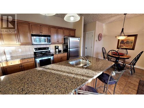 400 Bighorn Boulevard Unit# 415 N, Radium Hot Springs, BC - Indoor Photo Showing Kitchen With Stainless Steel Kitchen