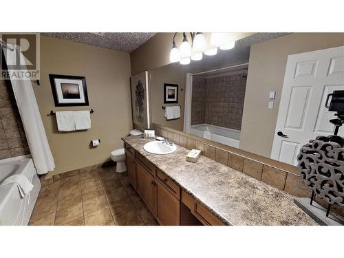 400 Bighorn Boulevard Unit# 415 N, Radium Hot Springs, BC - Indoor Photo Showing Bathroom