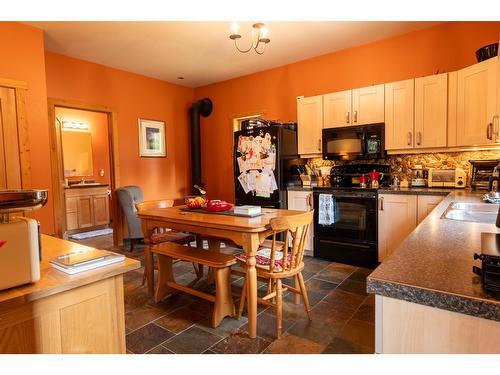 2617 Kettleston Road, Golden, BC - Indoor Photo Showing Kitchen