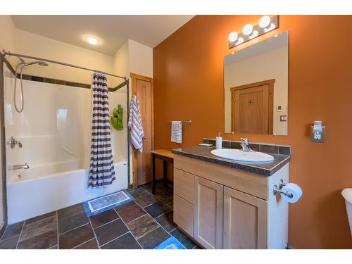 2617 Kettleston Road, Golden, BC - Indoor Photo Showing Bathroom