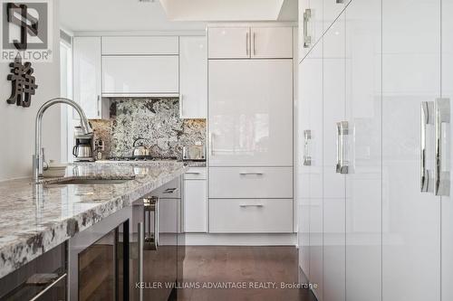 Th112 - 39 Queens Quay E, Toronto, ON - Indoor Photo Showing Kitchen With Upgraded Kitchen
