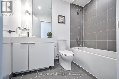 1206 - 33 Helendale Avenue, Toronto, ON - Indoor Photo Showing Bathroom