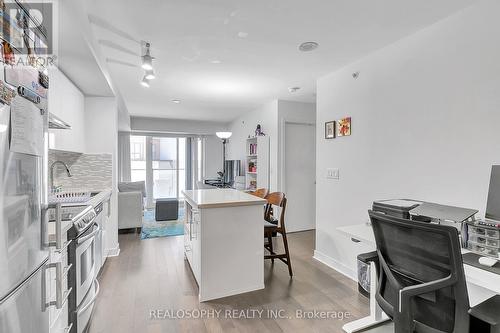 506 - 58 Orchard View Boulevard, Toronto, ON - Indoor Photo Showing Kitchen With Upgraded Kitchen
