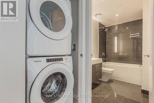 1904 - 1 Yorkville Avenue, Toronto, ON - Indoor Photo Showing Laundry Room