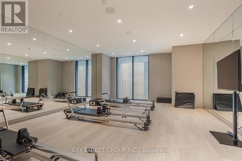 1904 - 1 Yorkville Avenue, Toronto, ON - Indoor Photo Showing Gym Room