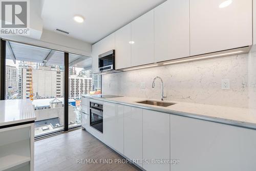602 - 8 Cumberland Street, Toronto, ON - Indoor Photo Showing Kitchen With Upgraded Kitchen